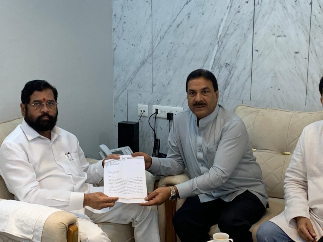 CONG_LEADER_MEETS_MAHA_CM