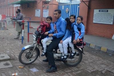 12f2b4eef539e2bda2fa51900be001c3-1